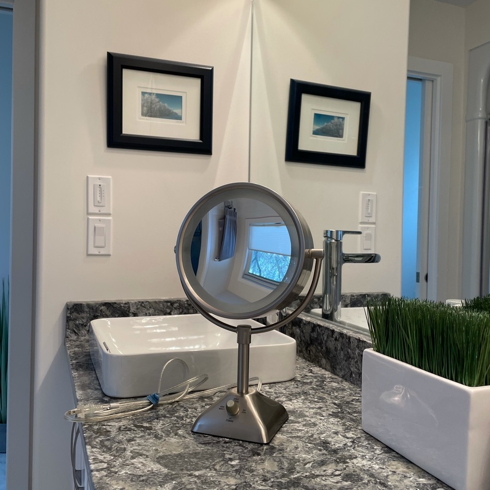 makeup mirror with lighting